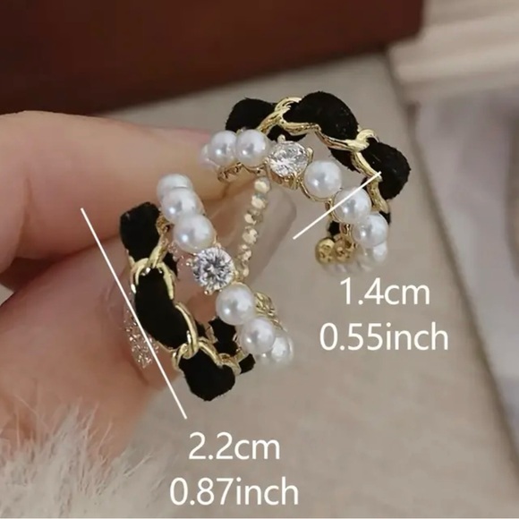 Jewelry - Very pretty double hoop earrings. NWT